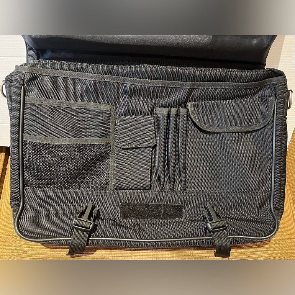 Foray Messenger Computer Shoulder Bag - Picture 6 of 15